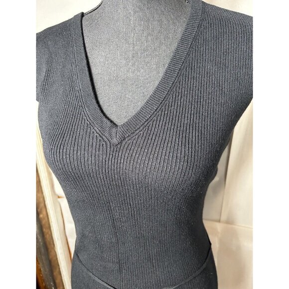 BCBG MAXAZRIA Black V Neck Sweater Vest Top Sleeveless Size S - Picture 3 of 10